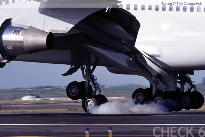 http://www.check-6.com/gallery/img/airliners/boeing_747_landing_g_hall.jpg